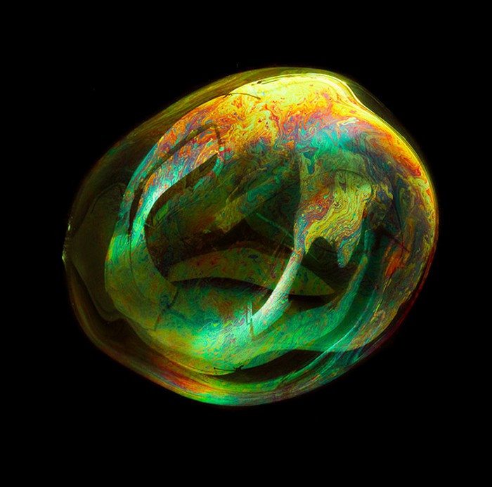 Радужные мыльные пузыри в фотопроекте Orbital