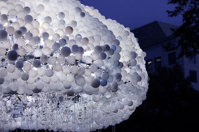 Облако из 6000 лампочек на фестивале Nuit Blanche