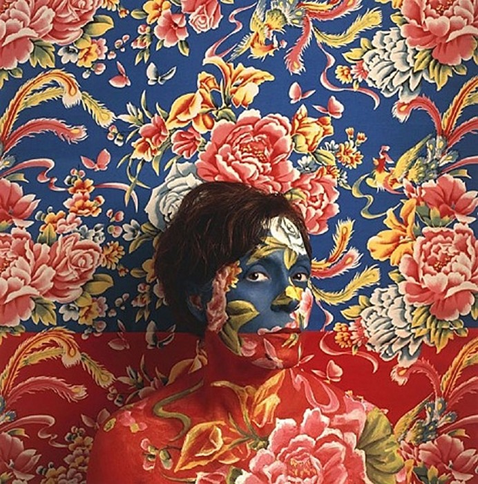 Цветочный орнамент в качестве камуфляжа. Необычный бодиарт от Cecilia Paredes