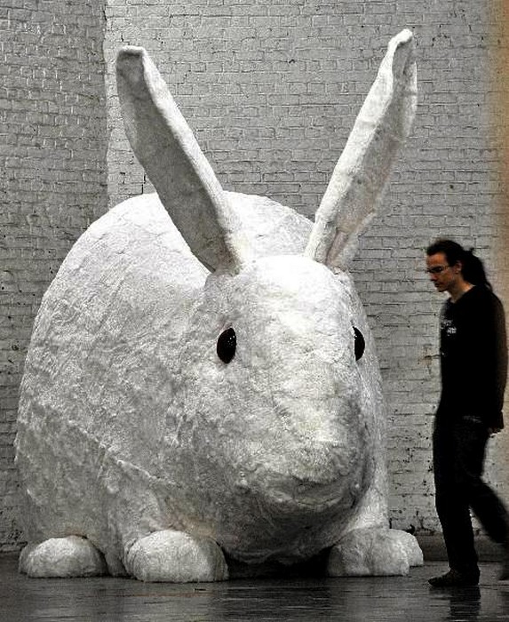 Мегакролик Great stuffed rabbit от Кристиана Гонзенбаха