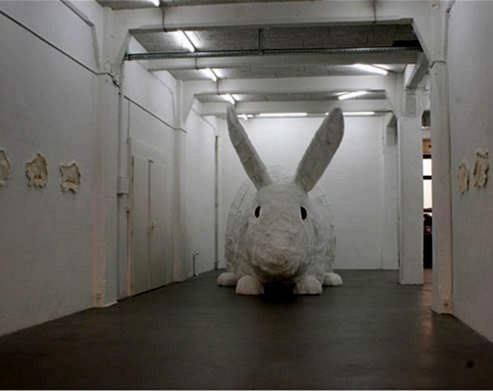 Пятиметровая скульптура кролика  Great stuffed rabbit