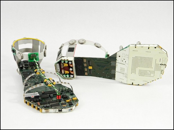 Data Sandals, сандалии-скульптуры для кибер-золушки