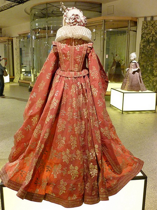 Средневековые бумажные платья от Isabelle de Borchgrave