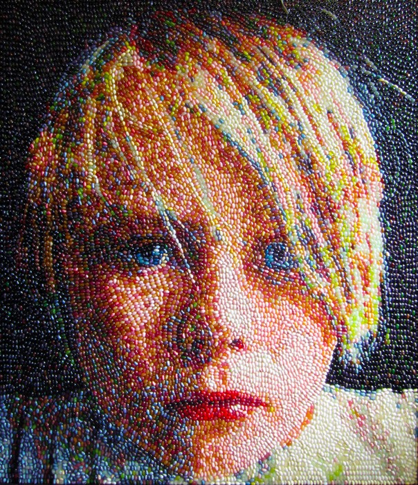 Портреты Кристен Камингс, выложенные из мармеладных конфет Jelly Belly