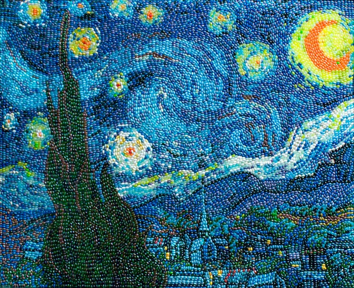 Подражание Ван Гогу. *Звездная ночь* из разноцветных конфет