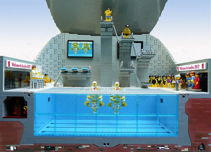 Копия олимпийской акватории London Aquatics Centre из кирпичиков Lego 