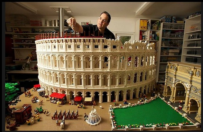 Колизей из 200.000 кирпичиков Лего. Скульптура Райана МакНота (Ryan McNaught)