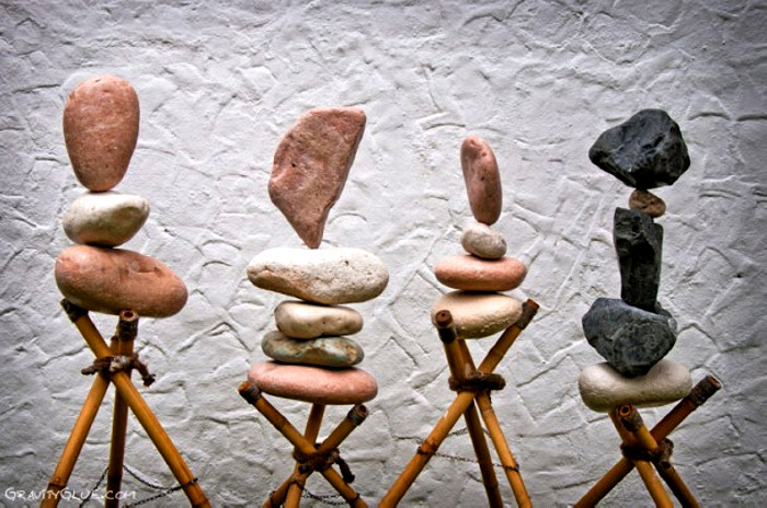 Инсталляции из камней, преодолевшие гравитацию. Лэнд-арт от Michael Grab