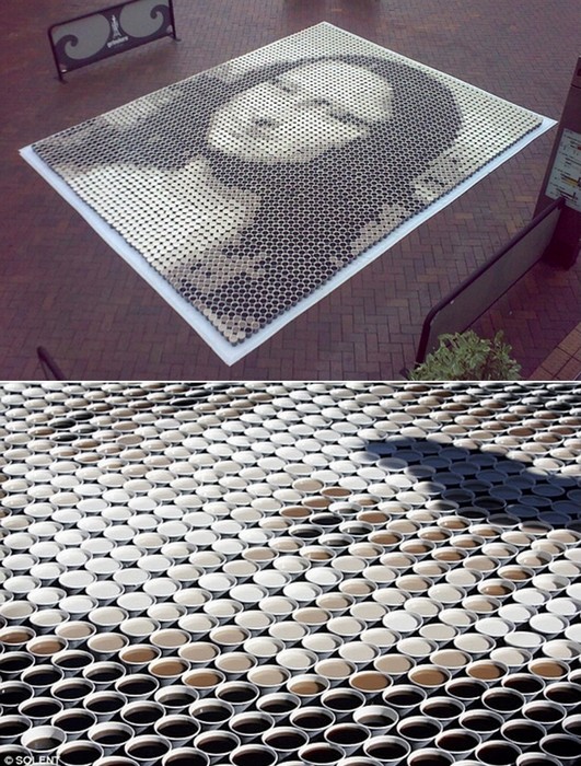 Мона Лиза, инсталляция из 3,500 чашек кофе