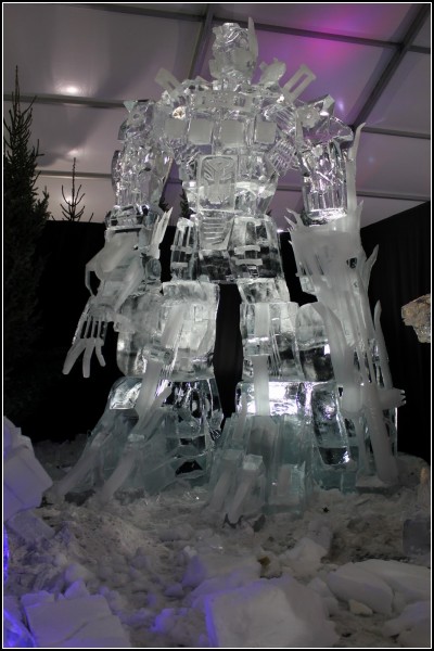 Восьмиметровый Optimus Prime из чистейшего льда