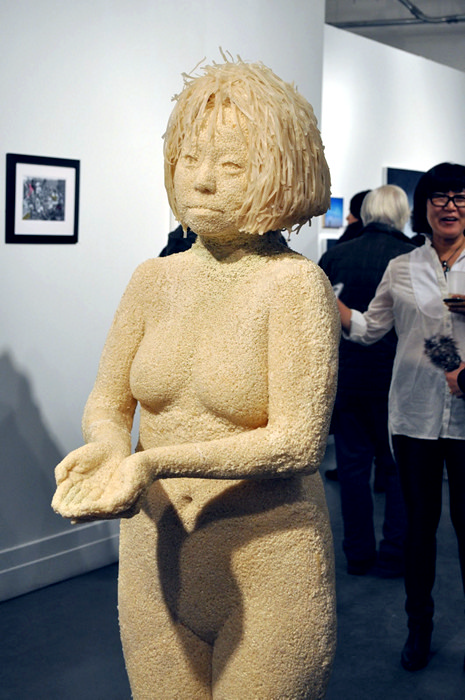 100 pounds of rice: рисовая скульптура-автопортрет Saeri Kiritani