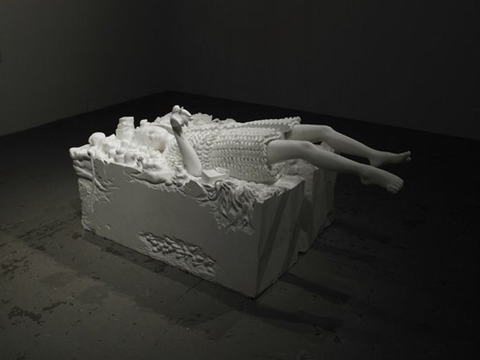 Почти невесомая с виду, но тяжелая на практике. Скульптура White Dream от Shinichi Hara