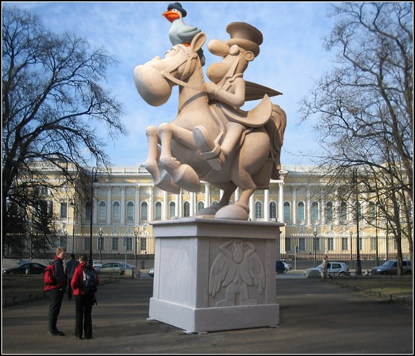 Памятник по эскизам художника Джаковитти в Санкт-Петербурге