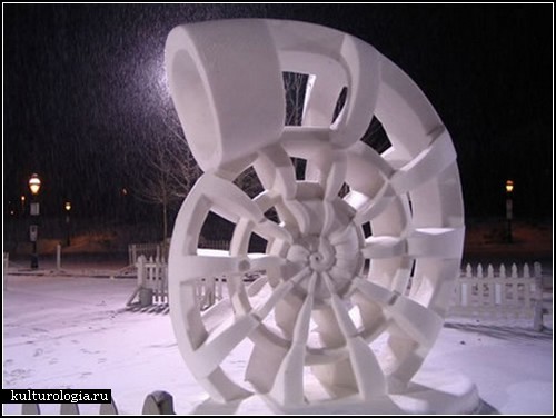 Креативные скульптуры изо льда и снега