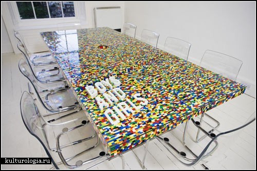 LEGO-стол для конференц-зала рекламного агентства Boys and Girls