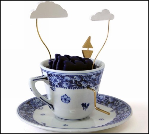 Кинетическая скульптура Storm in a Tea Cup от John Lumbus