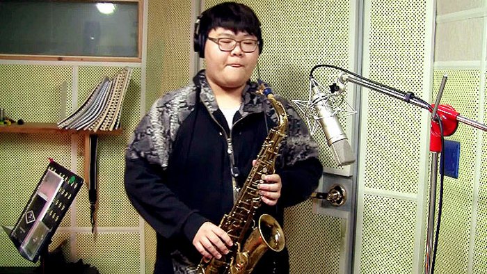 18-летний южнокорейский саксофонист.