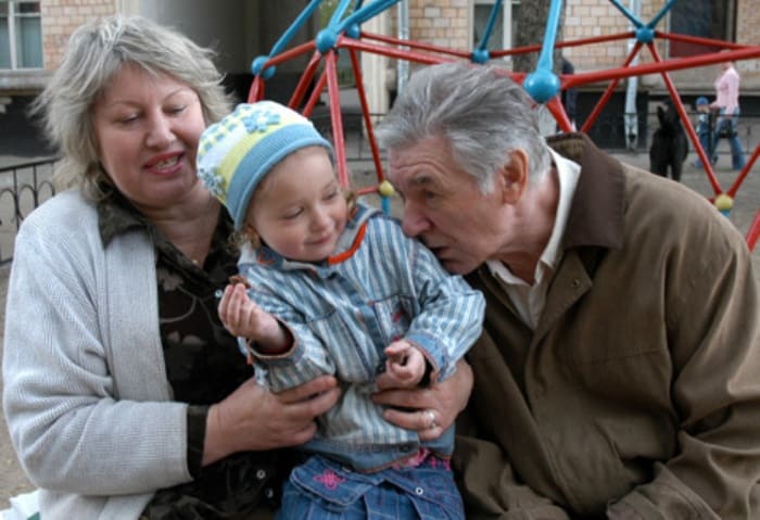 Александр Белявский с женой Людмилой и дочерью Сашей | Фото: eg.ru