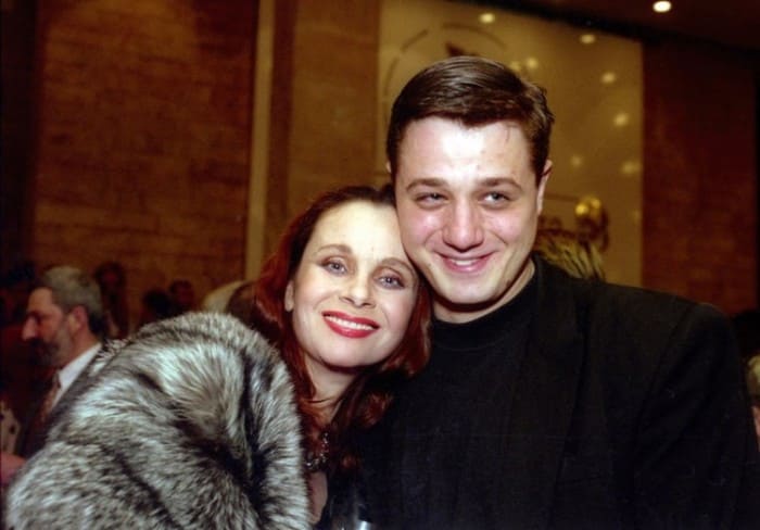 Алексей Макаров с матерью, актрисой Любовью Полищук | Фото: news.myseldon.com