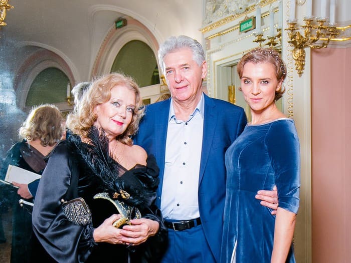 Актриса с дочерью Ксенией Алферовой и мужем Сергеем Мартыновым | Фото: liveinternet.ru