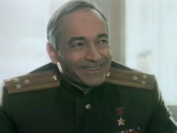 Валентин Гафт в роли полковника Виноградова | Фото: kino-teatr.ru