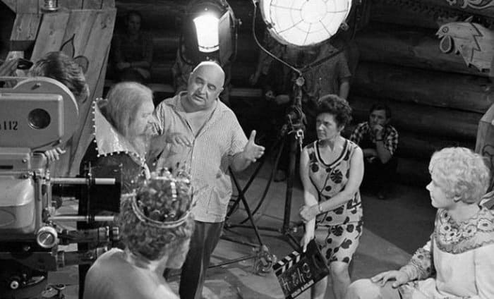 Режиссер и актеры на съемках фильма *Варвара-краса, длинная коса*, 1969 | Фото: riamo.ru