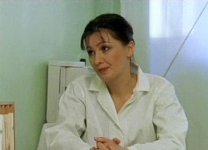 Лариса Руснак в сериале *День рождения Буржуя*, 1999 | Фото: kino-teatr.ru