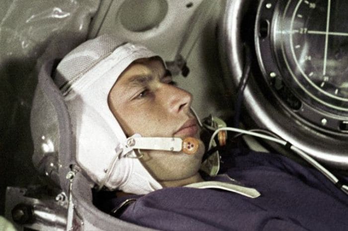 Космонавт Борис Егоров в кабине космического корабля *Восход*, 1964 | Фото: aif.ru