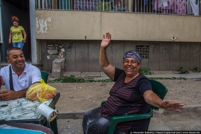 Жители цыганского гетто Столипиново в Пловдиве. Фото Александра Беленького