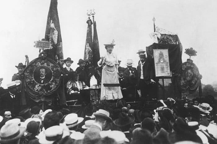 Выступление Розы на Штутгартском конгрессе, 1907 | Фото: dombusin.livejournal.com