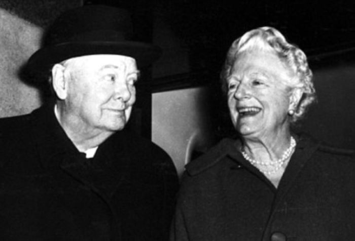 Уинстон Черчилль с женой Клементиной спустя годы после свадьбы