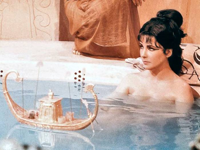 Кадр из фильма *Клеопатра*, 1963 | Фото: love2beauty.ru