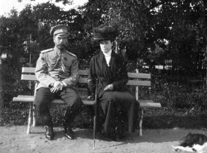 Император Николай II с матерью. Киев, сентябрь 1916 г. | Фото: norse.ru
