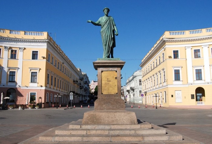Памятник первому градоначальнику Одессы герцогу де Ришелье | Фото: billionnews.ru