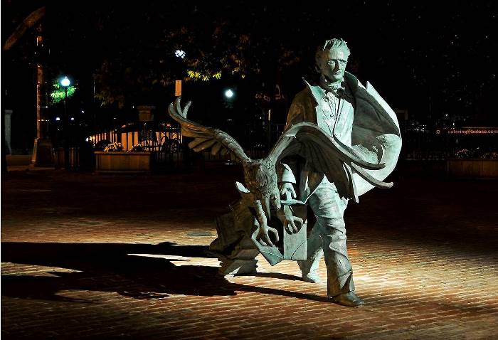 Памятник Эдгару Аллану По в Бостоне