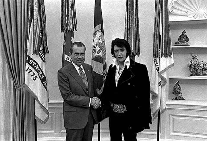 Президент США Ричард Никсон и Элвис Пресли | Фото: tele.ru