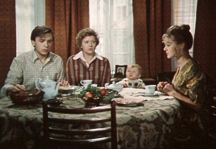 Кадр из фильма *По семейным обстоятельствам*, 1977 | Фото: domkino.tv