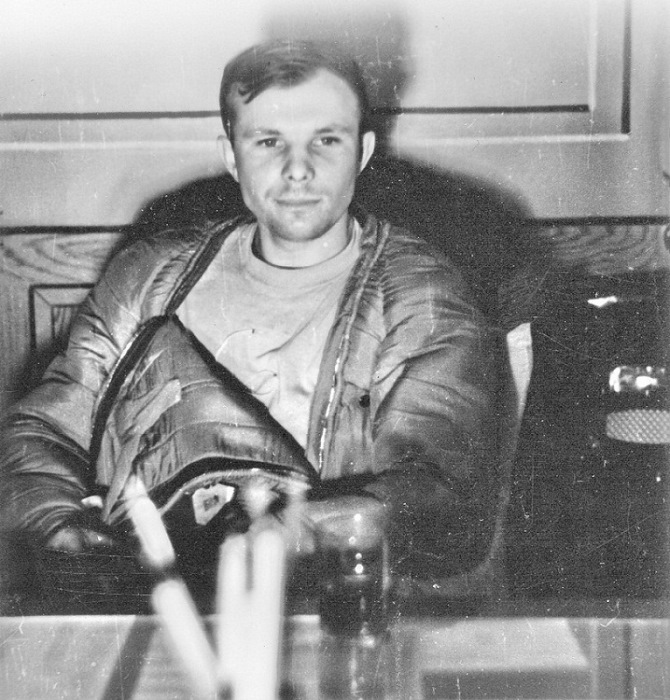 Юрий Гагарин спустя несколько часов после полета в космос