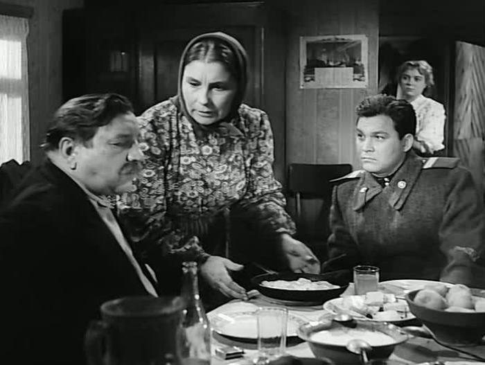 Кадр из фильма *Счастье надо беречь*, 1958 | Фото: kino-teatr.ru
