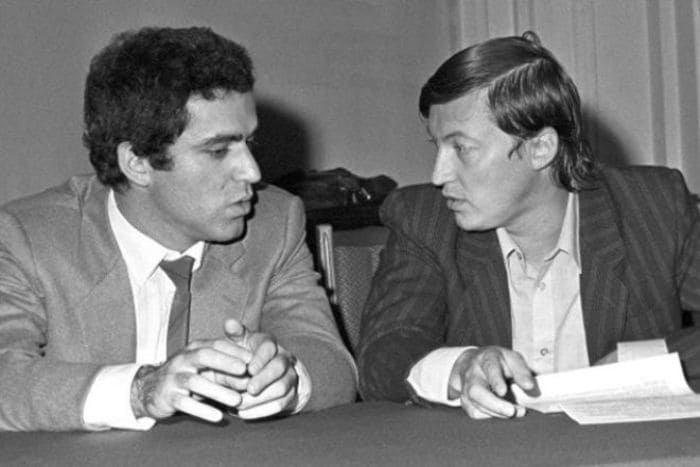Гарри Каспаров и его главный соперник – Анатолий Карпов | Фото: 24smi.org