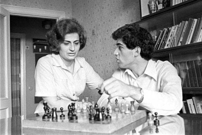 Гарри Каспаров с матерью | Фото: chesswood.ru