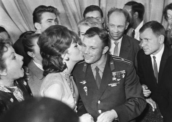 Джина Лоллобриджида и Юрий Гагарин. Москва, 1961 | Фото: dubikvit.livejournal.com