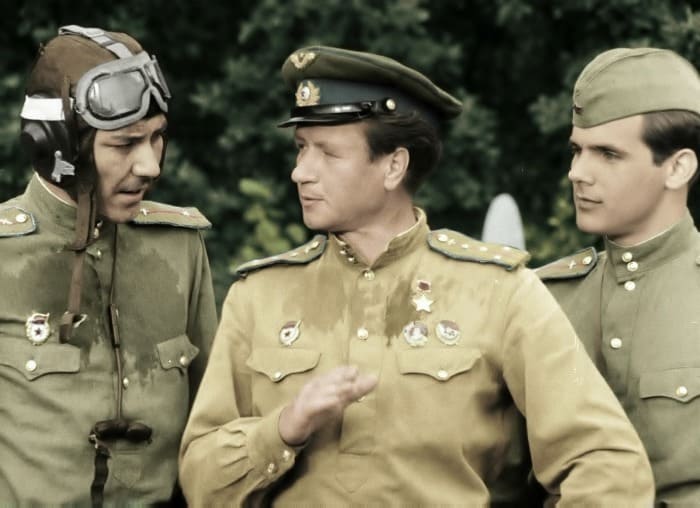 Кадр из фильма *В бой идут одни старики*, 1973 | Фото: ampravda.ru