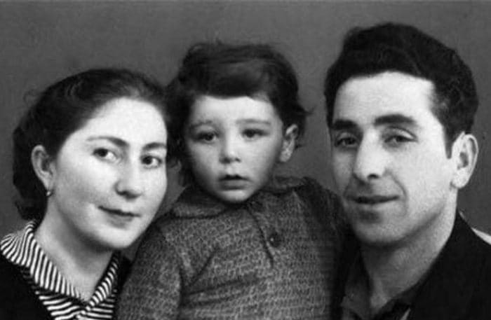 Григорий Лепсверидзе в детстве с родителями | Фото: uznayvse.ru
