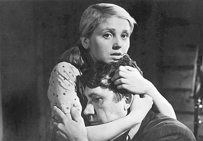 Инна Гулая и Юрий Никулин в фильме *Когда деревья были большими*, 1961 | Фото: kino-teatr.ru