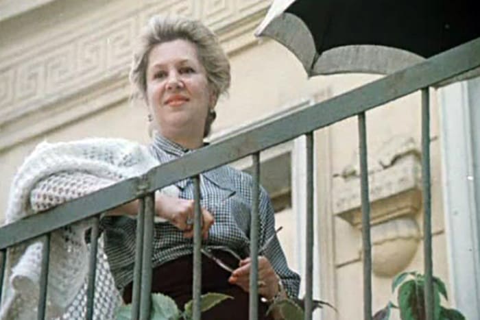 Инна Ульянова в фильме *Покровские ворота*, 1982 | Фото: kino-teatr.ru