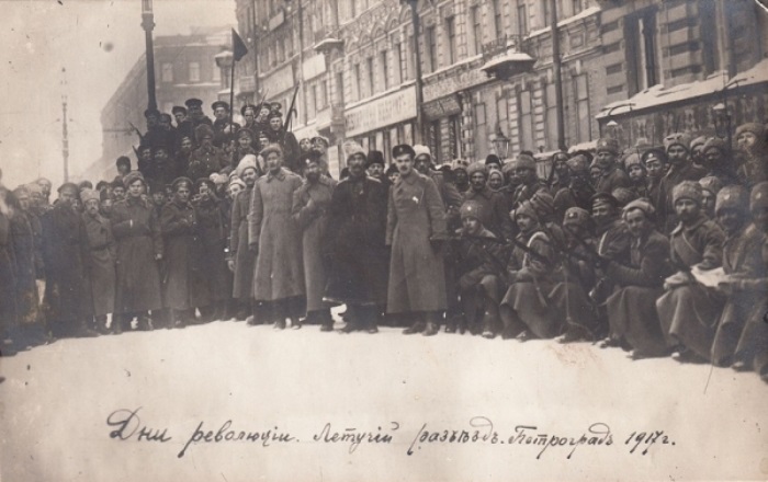 Летучий разъезд по охране порядка. Петроград, 1917 | Фото: sergievposad.bezformata.ru