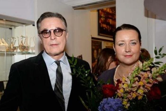 Актер с третьей женой Лаурой | Фото: biography-life.ru