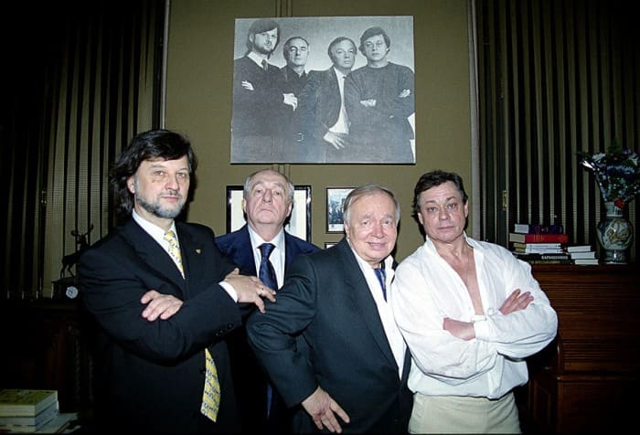Алексей Рыбников, Марк Захаров, Андрей Вознесенский и Николай Караченцов в 2001 г. | Фото: dubikvit.livejournal.com