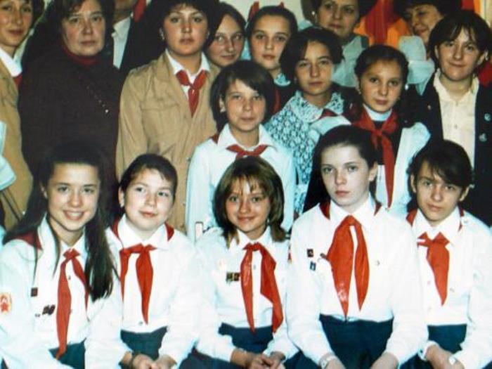 Катя с одноклассниками | Фото: fb.ru